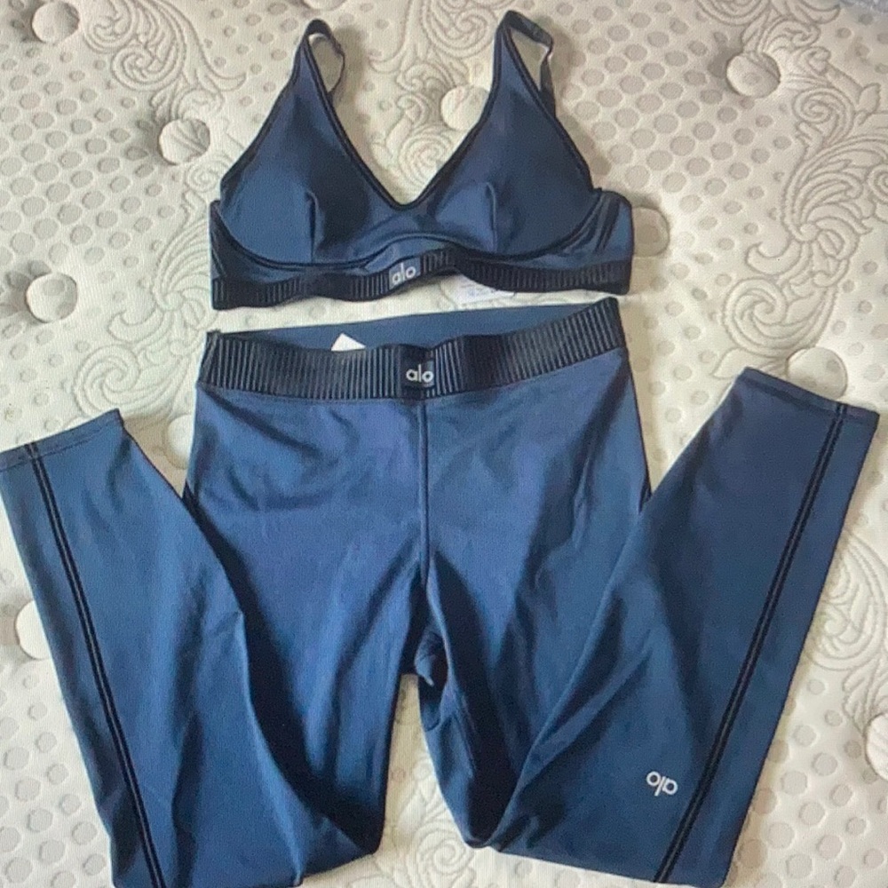 ALO Yoga Navy Sports Bra & Leggings Set